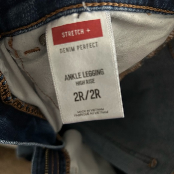 Express High Rise Distressed Jeans - Picture 3 of 3